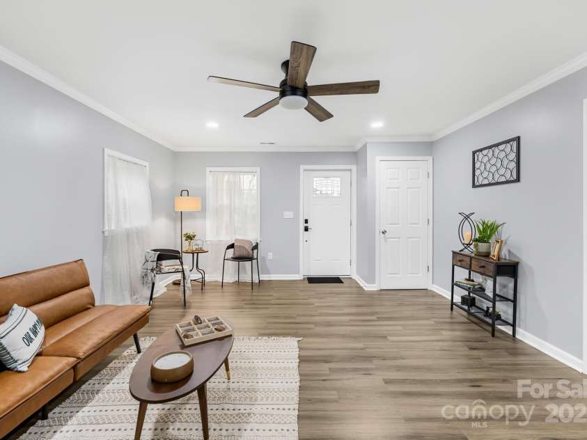 1075 Wellman Street, Gastonia, NC 28054.  MLS# CAR4221457, YatesRealty ID 19573. Open Living Room