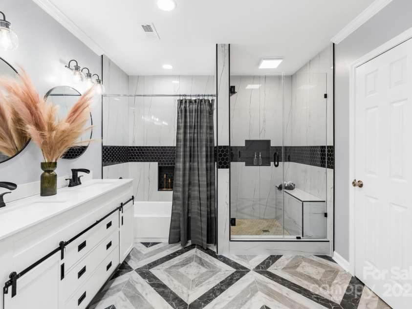1075 Wellman Street, Gastonia, NC 28054.  MLS# CAR4221457, YatesRealty ID 19573. Spa like ensuite
