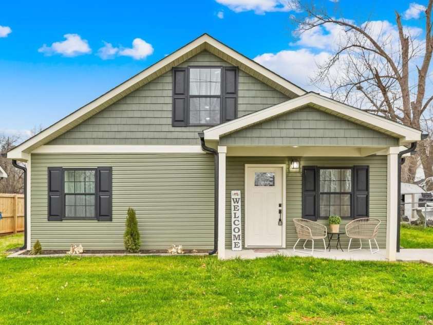 1075 Wellman Street, Gastonia, NC 28054.  MLS# CAR4221457, YatesRealty ID 19573. Welcome to 1075 Wellman St.
