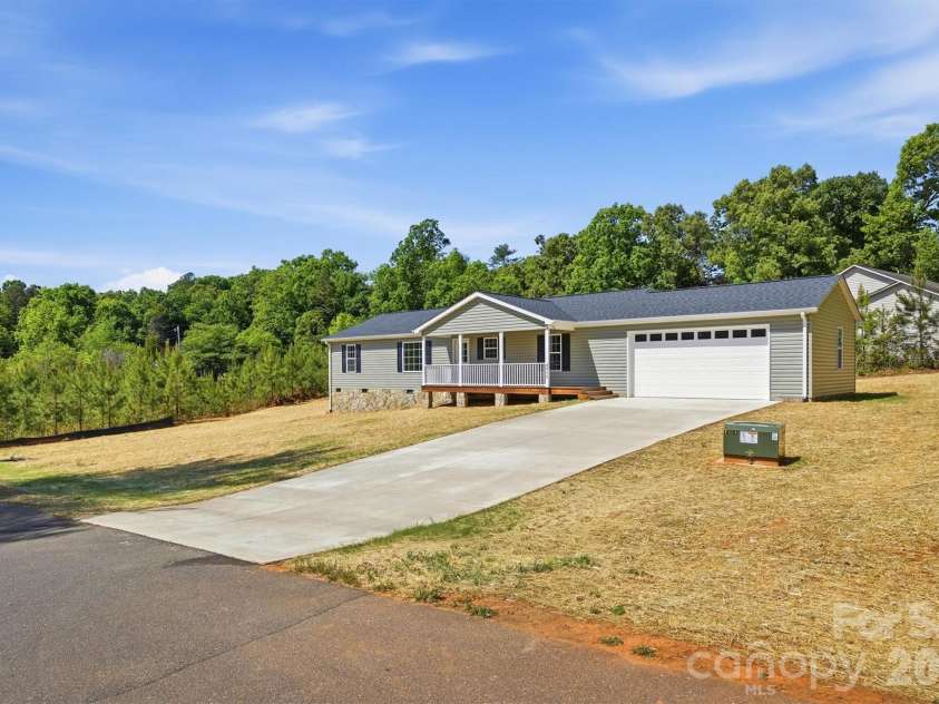 4915 S T Clark Road, Morganton, NC 28655.  MLS# CAR4367248, YatesRealty ID 19573. 