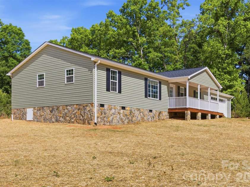 4915 S T Clark Road, Morganton, NC 28655.  MLS# CAR4367248, YatesRealty ID 19573. 