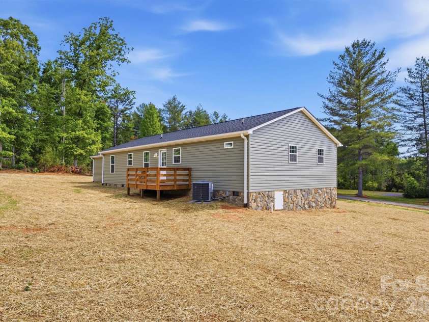 4915 S T Clark Road, Morganton, NC 28655.  MLS# CAR4367248, YatesRealty ID 19573. 