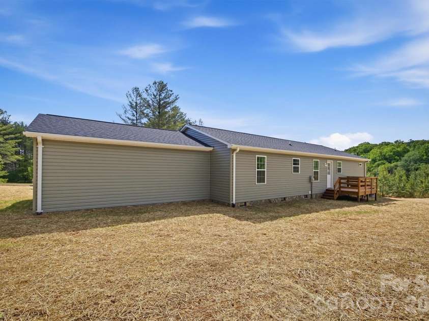 4915 S T Clark Road, Morganton, NC 28655.  MLS# CAR4367248, YatesRealty ID 19573. 