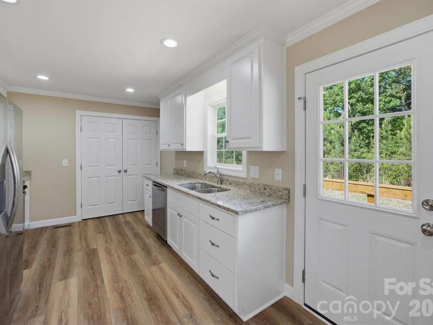 4915 S T Clark Road, Morganton, NC 28655.  MLS# CAR4367248, YatesRealty ID 19573. 