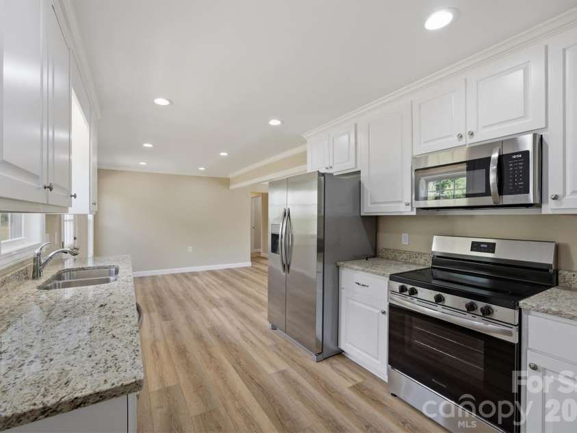 4915 S T Clark Road, Morganton, NC 28655.  MLS# CAR4367248, YatesRealty ID 19573. 