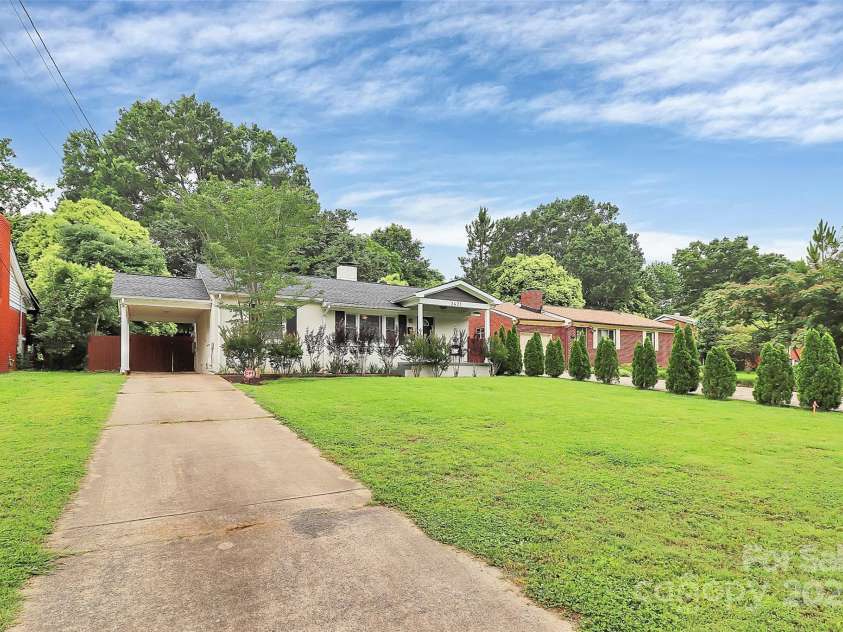2421 Shamrock Drive, Charlotte, NC 28205.  MLS# CAR4262857, YatesRealty ID 19574. 