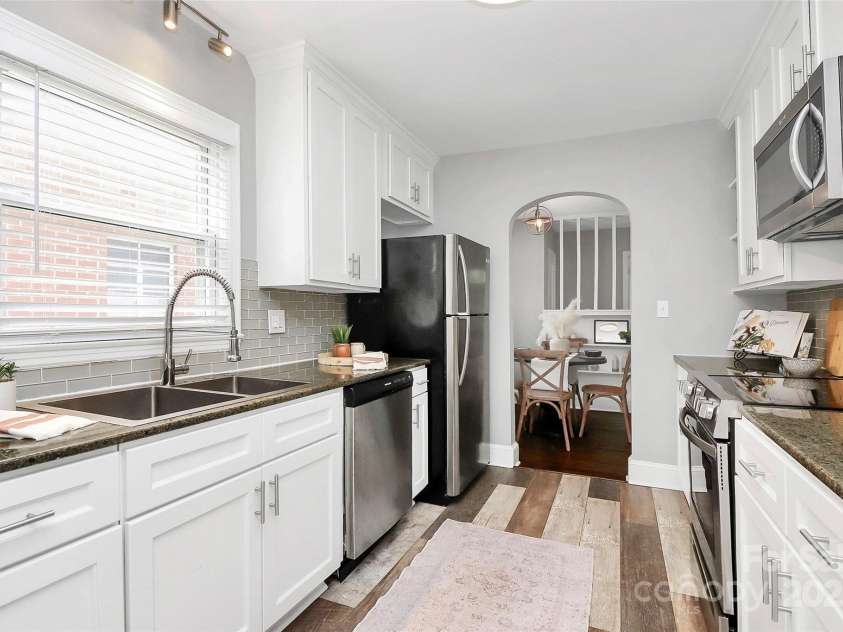 2421 Shamrock Drive, Charlotte, NC 28205.  MLS# CAR4262857, YatesRealty ID 19574. 