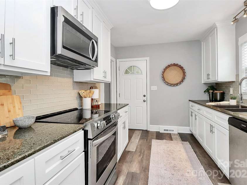 2421 Shamrock Drive, Charlotte, NC 28205.  MLS# CAR4262857, YatesRealty ID 19574. 