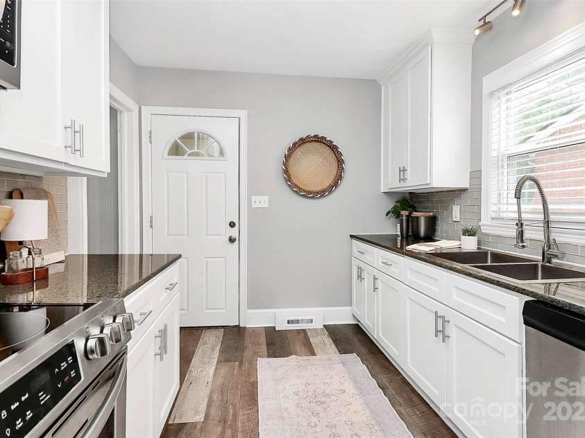 2421 Shamrock Drive, Charlotte, NC 28205.  MLS# CAR4262857, YatesRealty ID 19574. 