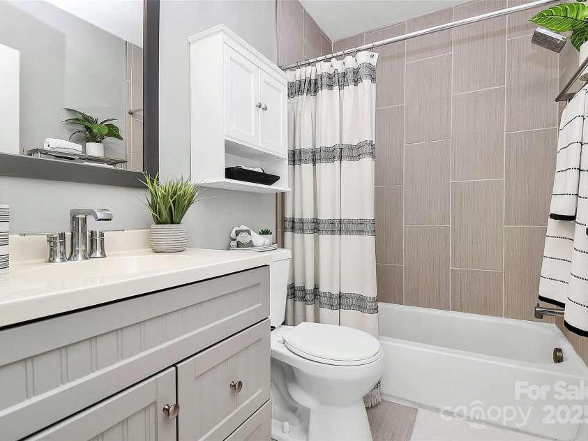 2421 Shamrock Drive, Charlotte, NC 28205.  MLS# CAR4262857, YatesRealty ID 19574. 