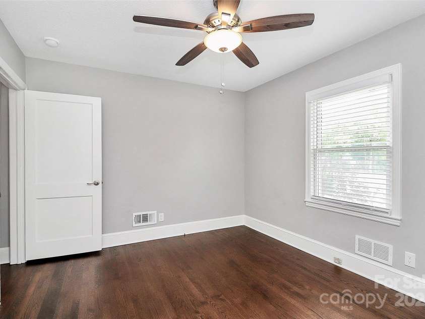 2421 Shamrock Drive, Charlotte, NC 28205.  MLS# CAR4262857, YatesRealty ID 19574. 