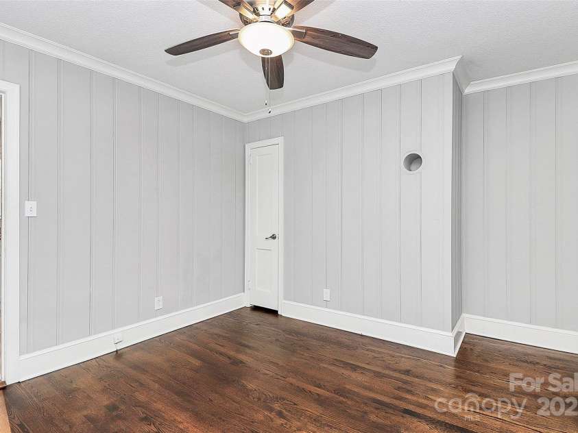 2421 Shamrock Drive, Charlotte, NC 28205.  MLS# CAR4262857, YatesRealty ID 19574. 