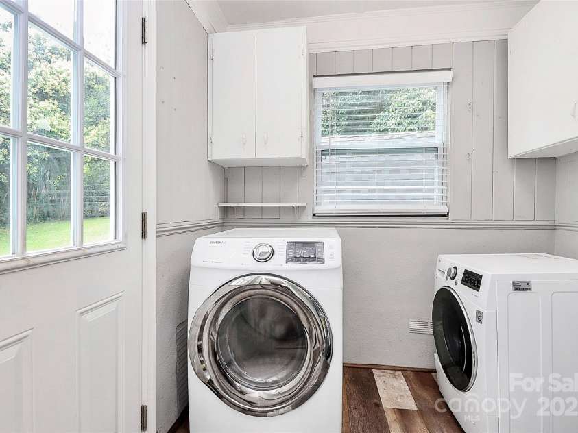 2421 Shamrock Drive, Charlotte, NC 28205.  MLS# CAR4262857, YatesRealty ID 19574. 