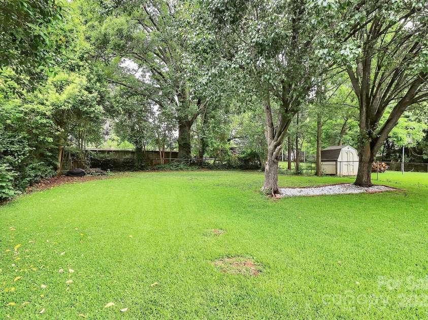 2421 Shamrock Drive, Charlotte, NC 28205.  MLS# CAR4262857, YatesRealty ID 19574. 