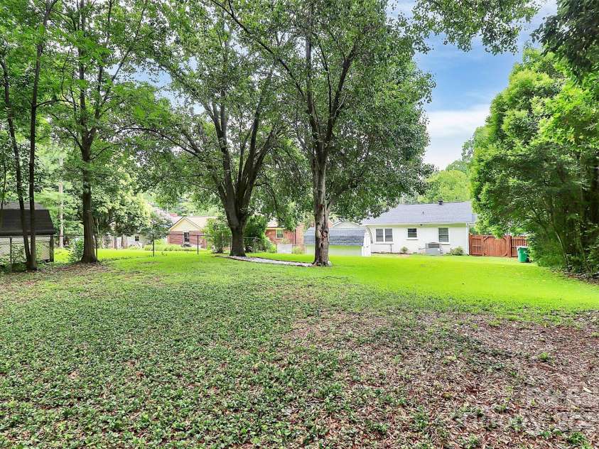 2421 Shamrock Drive, Charlotte, NC 28205.  MLS# CAR4262857, YatesRealty ID 19574. 