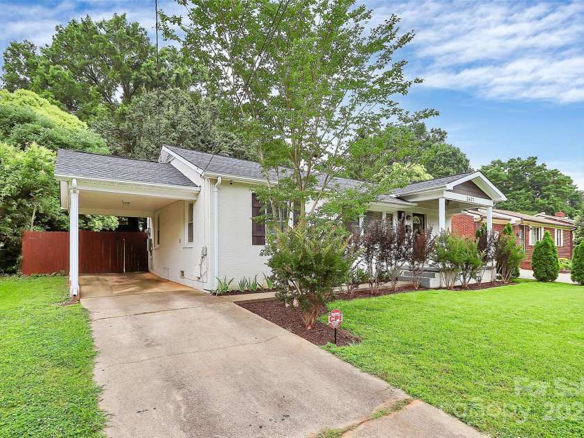 2421 Shamrock Drive, Charlotte, NC 28205.  MLS# CAR4262857, YatesRealty ID 19574. 