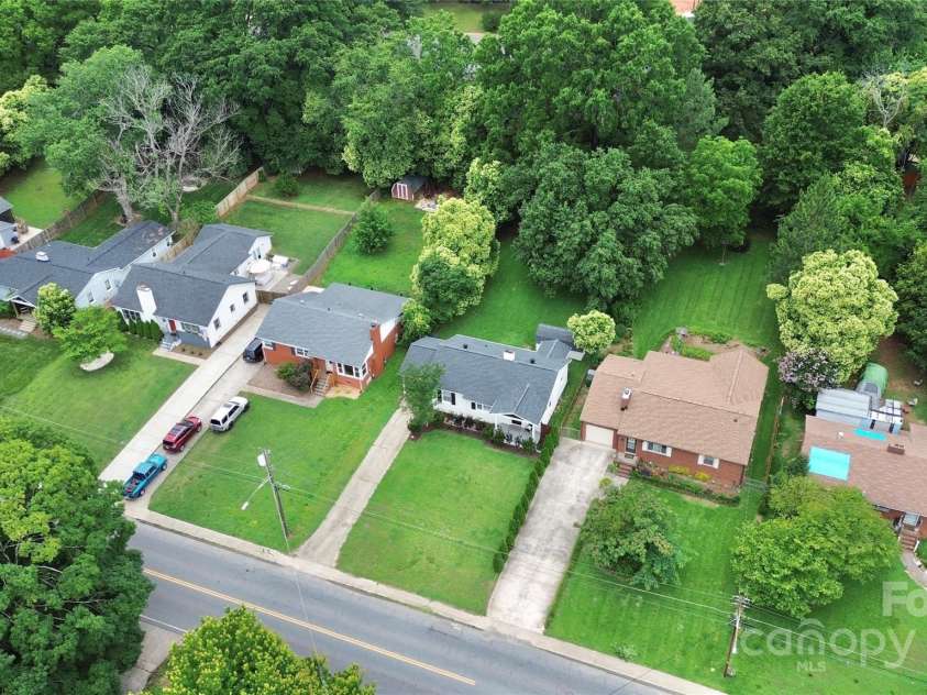 2421 Shamrock Drive, Charlotte, NC 28205.  MLS# CAR4262857, YatesRealty ID 19574. 