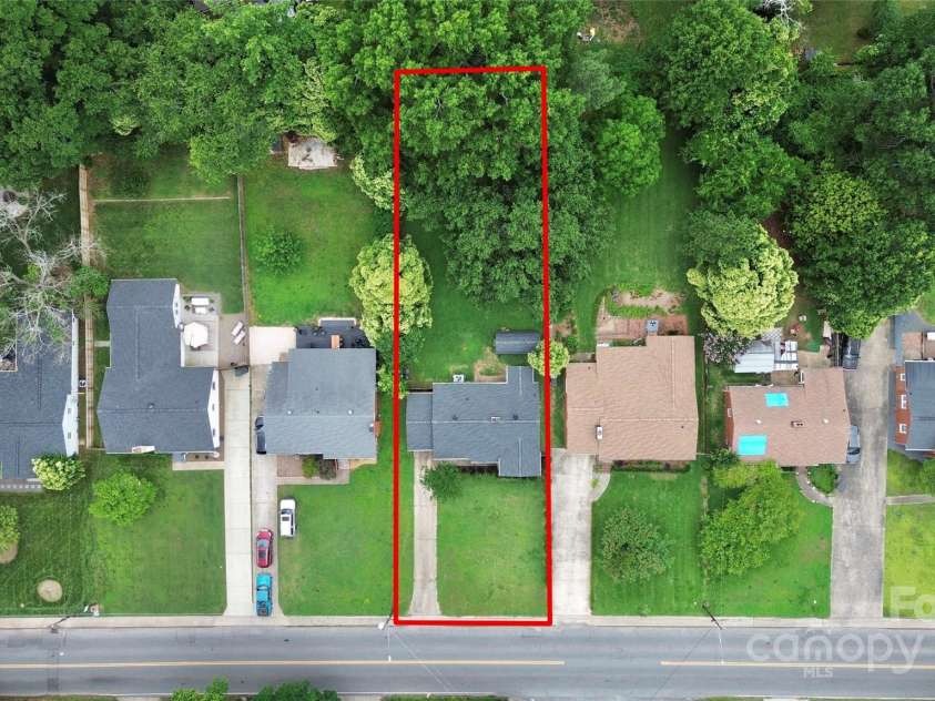 2421 Shamrock Drive, Charlotte, NC 28205.  MLS# CAR4262857, YatesRealty ID 19574. 