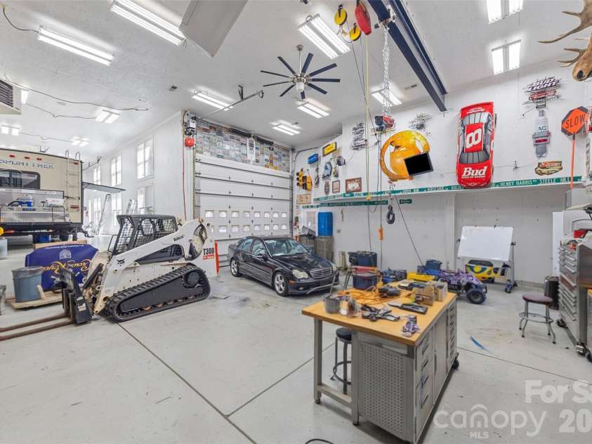 5650 Riverfront Road, Clover, SC 29710.  MLS# CAR4310458, YatesRealty ID 19574. Large Garage connected to wing