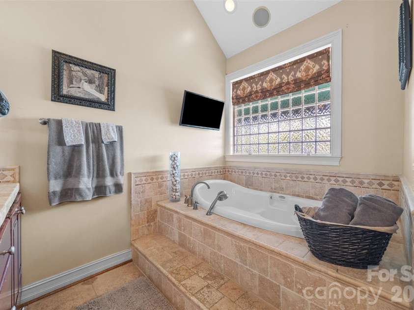 5650 Riverfront Road, Clover, SC 29710.  MLS# CAR4310458, YatesRealty ID 19574. Main House Primary Bathroom