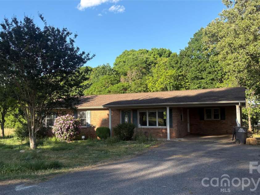 199 Country View Road, Statesville, NC 28625.  MLS# CAR4372826, YatesRealty ID 19575. 