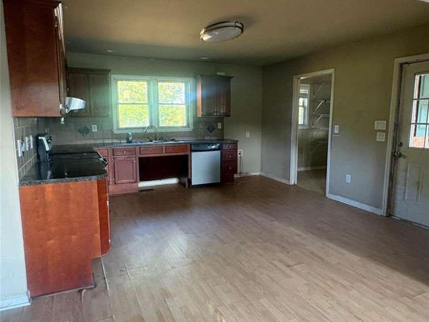 199 Country View Road, Statesville, NC 28625.  MLS# CAR4372826, YatesRealty ID 19575. 