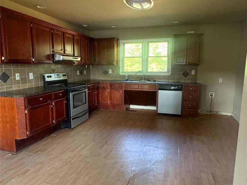 199 Country View Road, Statesville, NC 28625.  MLS# CAR4372826, YatesRealty ID 19575. 