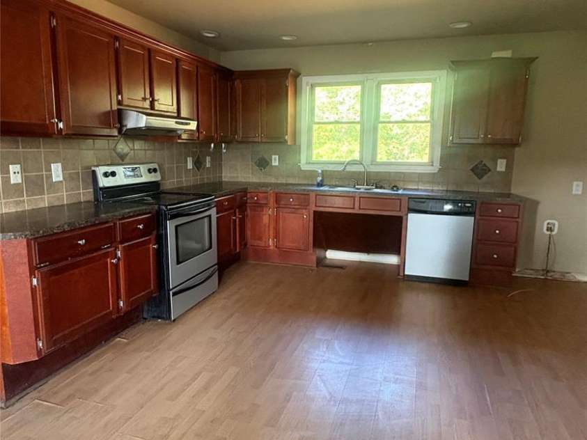 199 Country View Road, Statesville, NC 28625.  MLS# CAR4372826, YatesRealty ID 19575. 