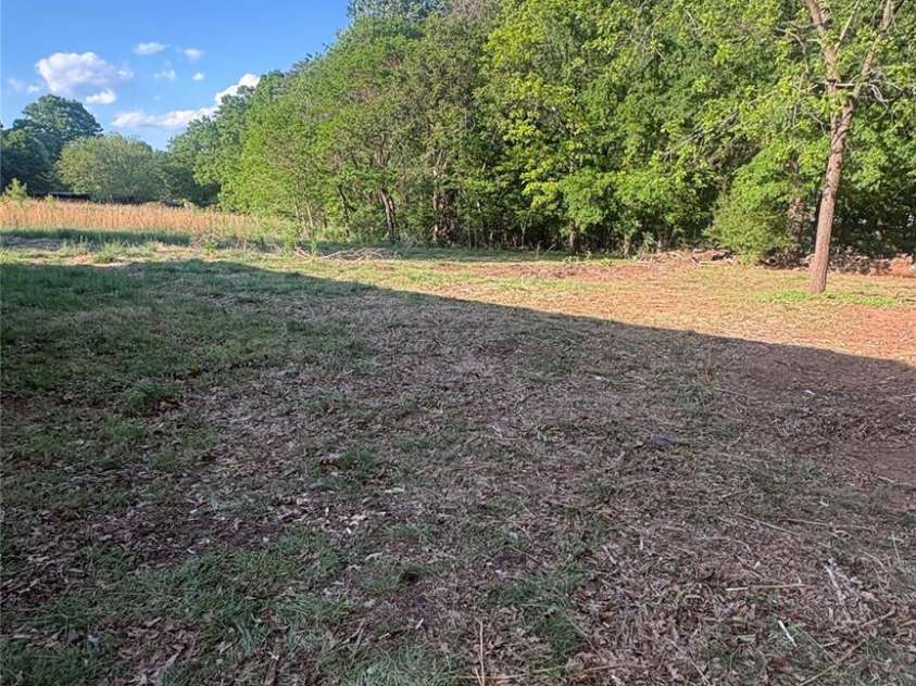 199 Country View Road, Statesville, NC 28625.  MLS# CAR4372826, YatesRealty ID 19575. 