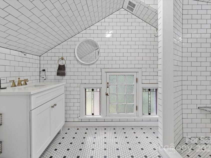 506 Clement Avenue, Charlotte, NC 28204.  MLS# CAR4266566, YatesRealty ID 19575. 