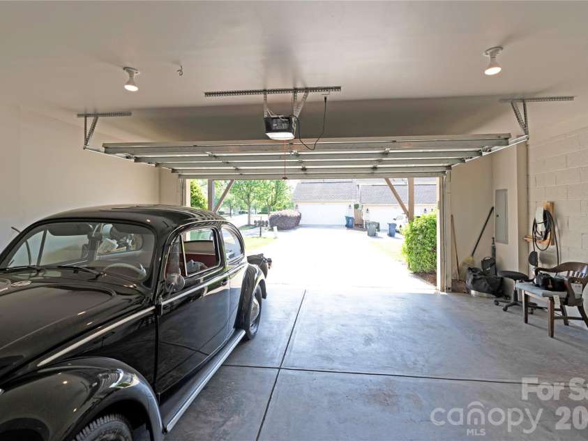 18503 The Commons Boulevard, Cornelius, NC 28031.  MLS# CAR4373801, YatesRealty ID 19576. 