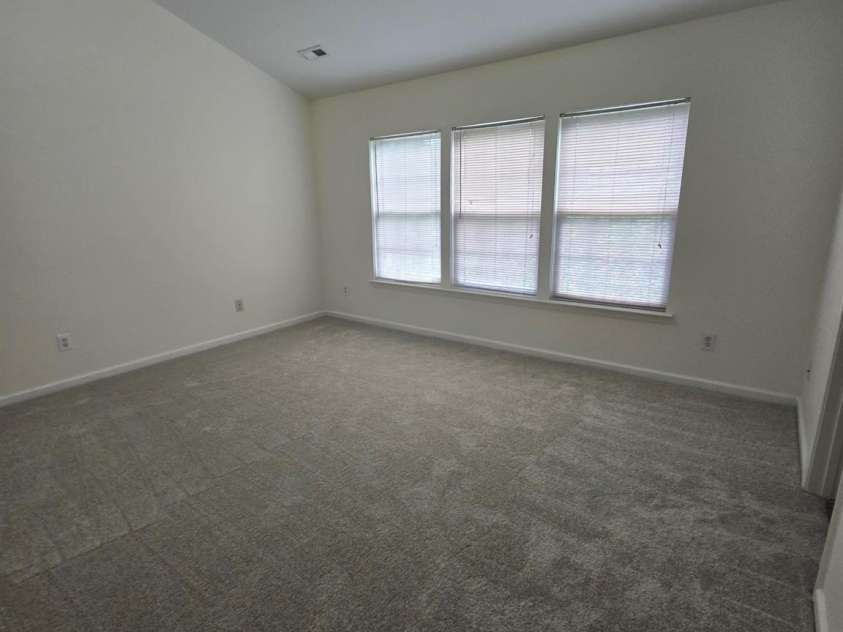 2924 Sedona Place, Fort Mill, SC 29708.  MLS# CAR4264555, YatesRealty ID 19578. Large Primary Suite with Brand New Carpet