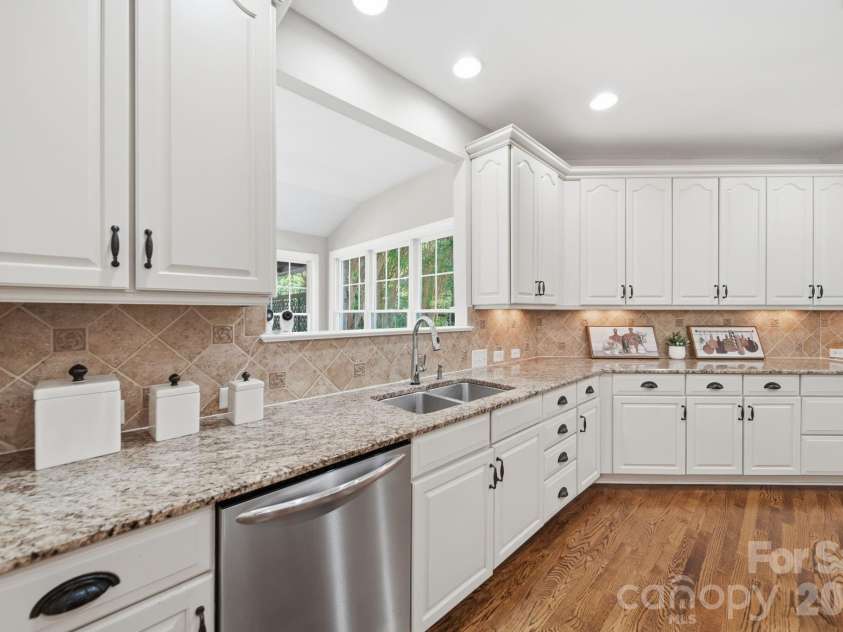 6009 Autumn Blossom Lane, Waxhaw, NC 28173.  MLS# CAR4390615, YatesRealty ID 19578. 