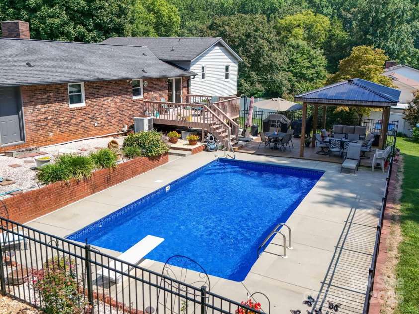 3509 Flint Drive, Statesville, NC 28677.  MLS# CAR4268969, YatesRealty ID 19579. 