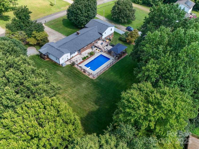 3509 Flint Drive, Statesville, NC 28677.  MLS# CAR4268969, YatesRealty ID 19579. 