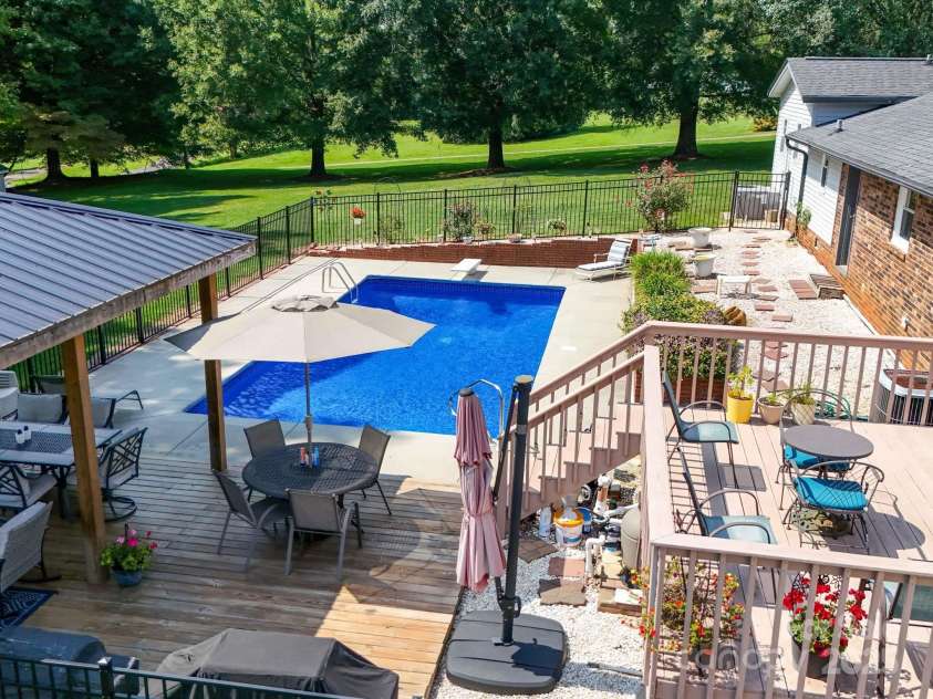 3509 Flint Drive, Statesville, NC 28677.  MLS# CAR4268969, YatesRealty ID 19579. 