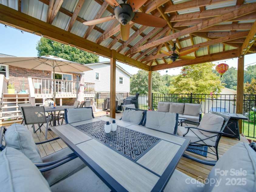 3509 Flint Drive, Statesville, NC 28677.  MLS# CAR4268969, YatesRealty ID 19579. 