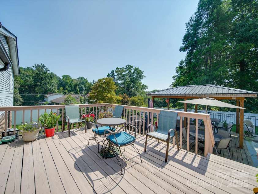 3509 Flint Drive, Statesville, NC 28677.  MLS# CAR4268969, YatesRealty ID 19579. 