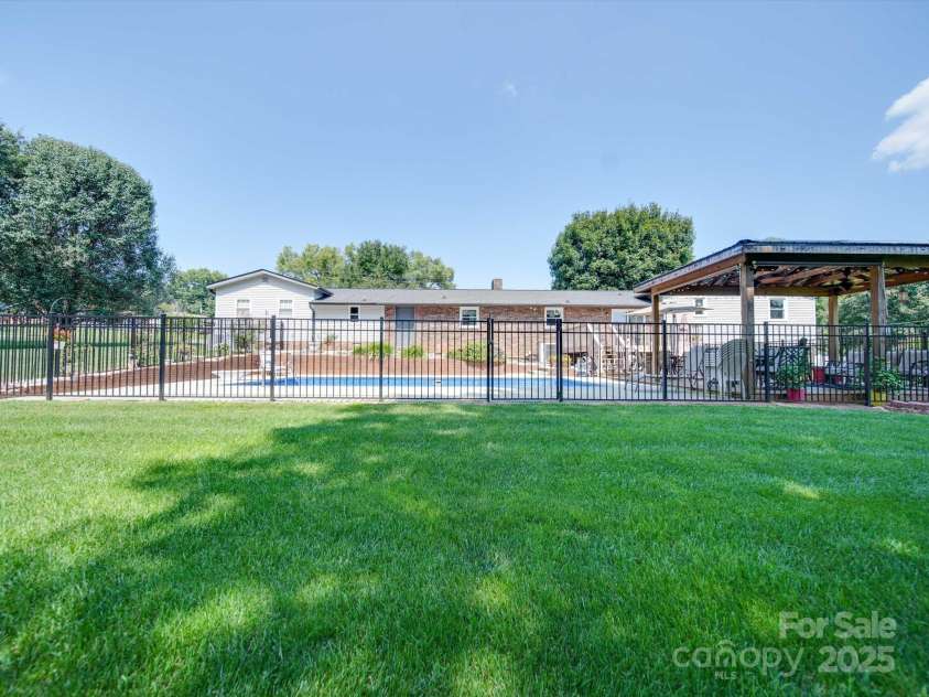 3509 Flint Drive, Statesville, NC 28677.  MLS# CAR4268969, YatesRealty ID 19579. 