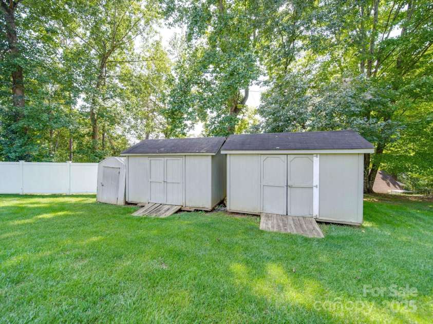 3509 Flint Drive, Statesville, NC 28677.  MLS# CAR4268969, YatesRealty ID 19579. 