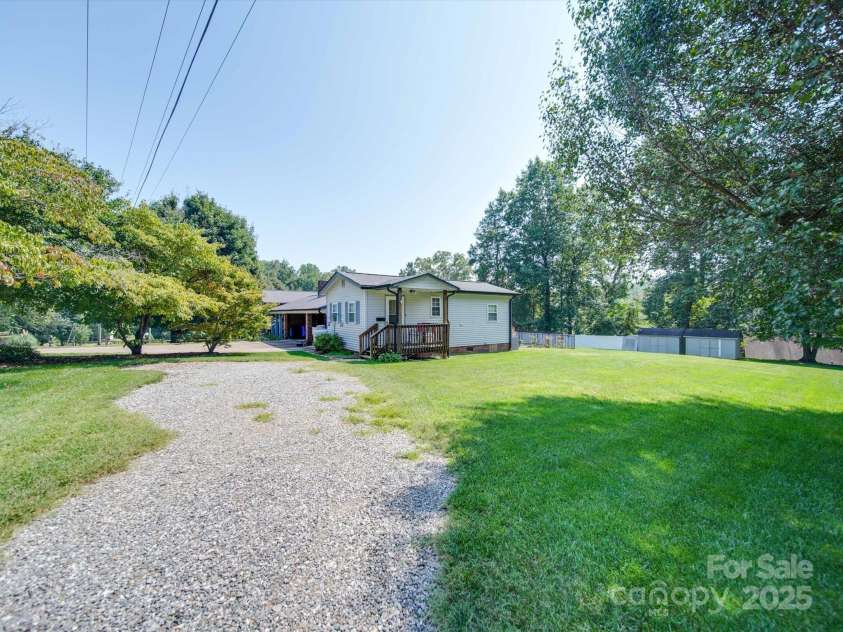 3509 Flint Drive, Statesville, NC 28677.  MLS# CAR4268969, YatesRealty ID 19579. 