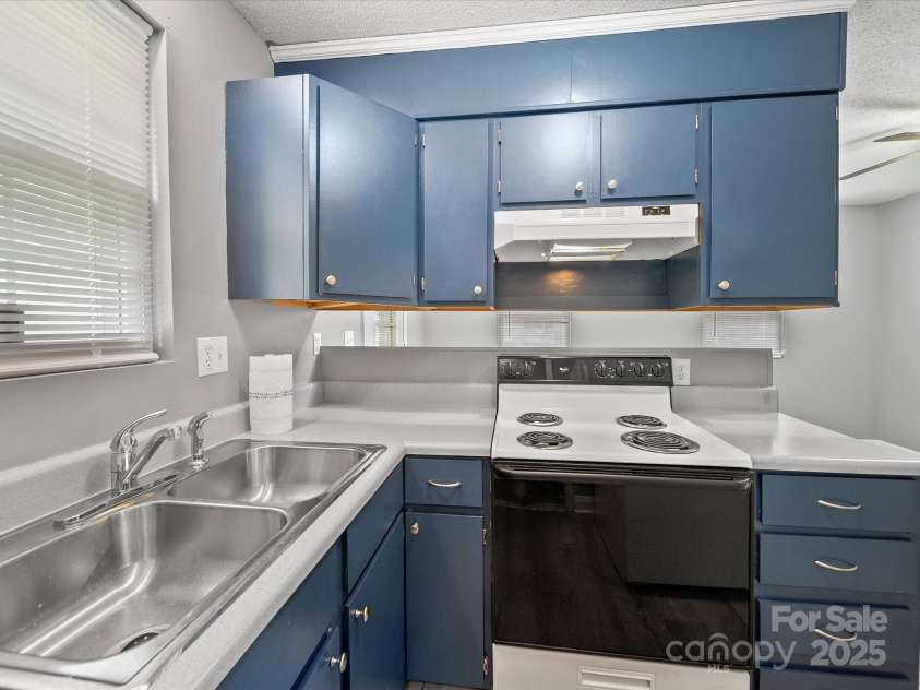 3509 Flint Drive, Statesville, NC 28677.  MLS# CAR4268969, YatesRealty ID 19579. 