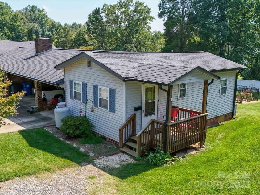 3509 Flint Drive, Statesville, NC 28677.  MLS# CAR4268969, YatesRealty ID 19579. Attached Secondary Living Quarters