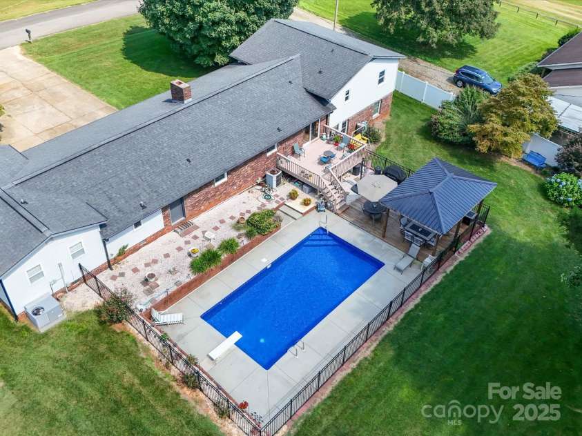 3509 Flint Drive, Statesville, NC 28677.  MLS# CAR4268969, YatesRealty ID 19579. Beautiful Estate in West Iredell