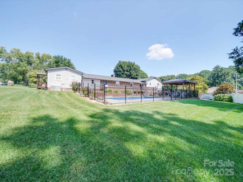 3509 Flint Drive, Statesville, NC 28677.  MLS# CAR4268969, YatesRealty ID 19579. Nice yard--Plenty of Space