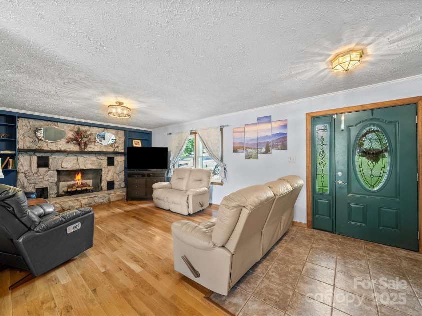 3509 Flint Drive, Statesville, NC 28677.  MLS# CAR4268969, YatesRealty ID 19579. Sunken Living Room