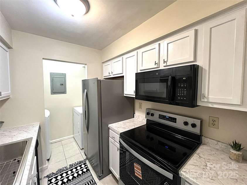 110 Heywood Road, Arden, NC 28704.  MLS# CAR4293209, YatesRealty ID 1958. New Stainless Refrigerator & Glass Top Oven/Range