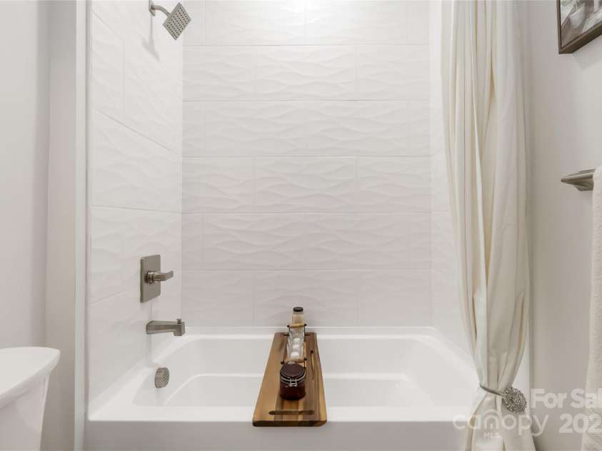 3008 Cricketeer Drive, Charlotte, NC 28216.  MLS# CAR4305520, YatesRealty ID 1958. 