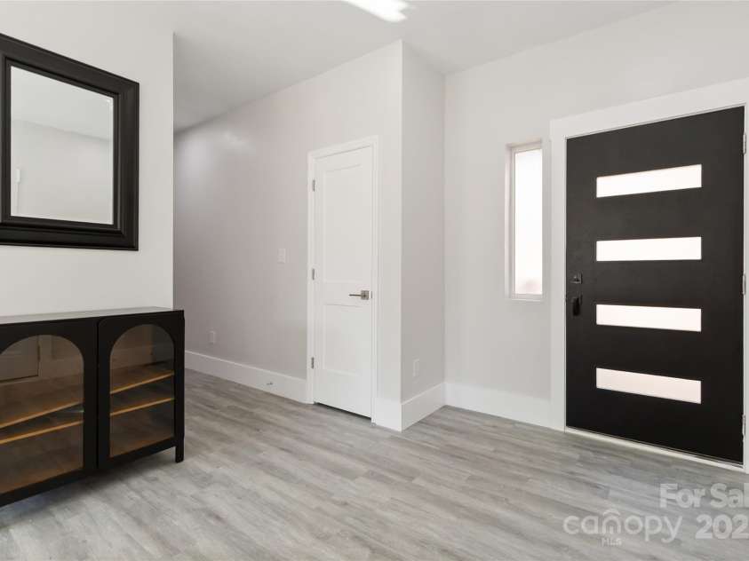 3008 Cricketeer Drive, Charlotte, NC 28216.  MLS# CAR4305520, YatesRealty ID 1958. 