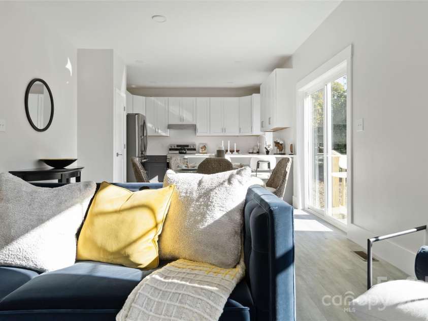 3008 Cricketeer Drive, Charlotte, NC 28216.  MLS# CAR4305520, YatesRealty ID 1958. Open Floor Plan 